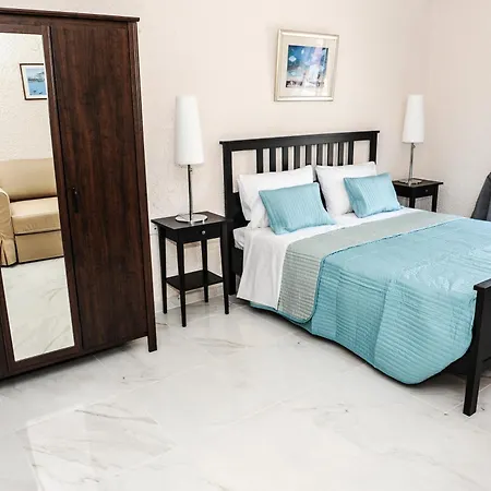 Valentino 2* Kremastí